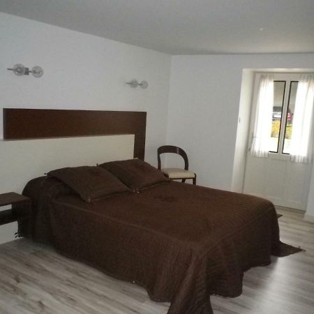 Logis Du Jacquelin Hotel Doussay Екстериор снимка